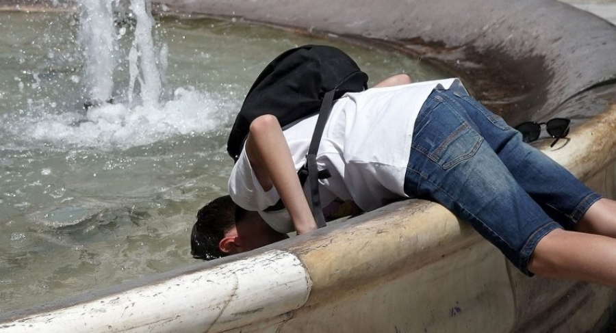 Ελληνική... πρωτοπορία κάνει το γύρο του κόσμου: Πρόστιμα για όσους δουλεύουν μετά το μεσημεριανό γεύμα!