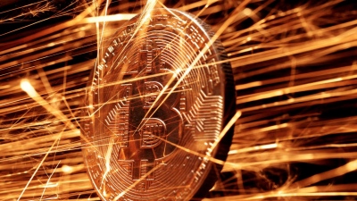 Τα crypto «έσκασαν»: Κατάρρευση 5,01% για το Ethereum, το Bitcοin υποχώρησε κατά 3,32%