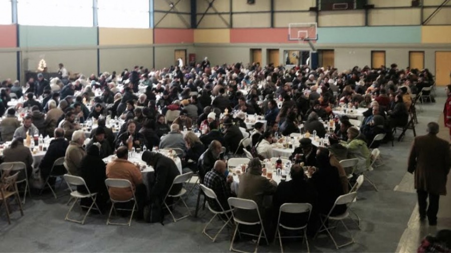 Αθήνα: Χριστουγεννιάτικο τραπέζι για 2.000 άστεγους και άπορους δημότες