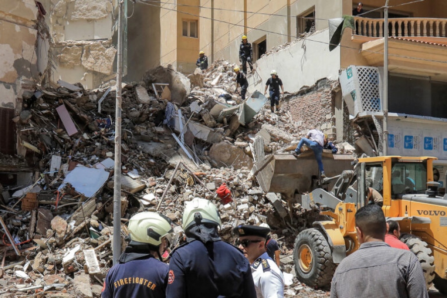 Σοκ στην Αίγυπτο: Κατέρρευσε κτήριο 13 ορόφων στην Αλεξάνδρεια – Υπάρχουν εγκλωβισμένοι
