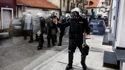 Ξαφνικά ανάφλεξη στα Βαλκάνια - Τούρκοι προκάλεσαν χάος και επεισόδια στο Μαυροβούνιο - Με 45 συλλήψεις απάντησαν οι αρχές