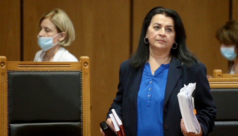 Δίκη Χρυσής Αυγής: Αμετακίνητη η εισαγγελέας για τις αναστολές - Παρέμβαση της κυβέρνησης Σαμαρά κατήγγειλε ο Κασιδιάρης - Διακοπή για αύριο 22/10