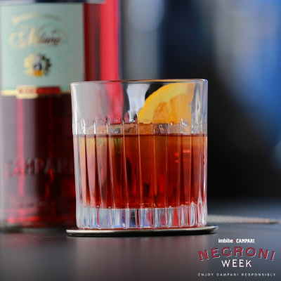 Απολαμβάνουμε το αγαπημένο μας Negroni με Campari για καλό σκοπό!