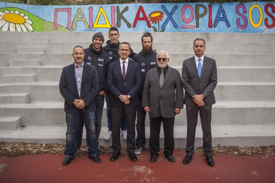 Η Eurobank και η Εθνική Ομάδα Μπάσκετ Ανδρών στο Χριστουγεννιάτικο Γεύμα Αγάπης του Παιδικού Χωριού SOS Βάρης