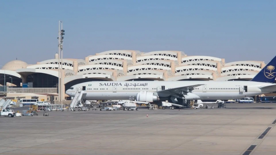 Covid - Σαουδική Αραβία: Όσοι ταξιδεύουν σε «κόκκινες χώρες» κινδυνεύουν με τριετή απαγόρευση εξόδου