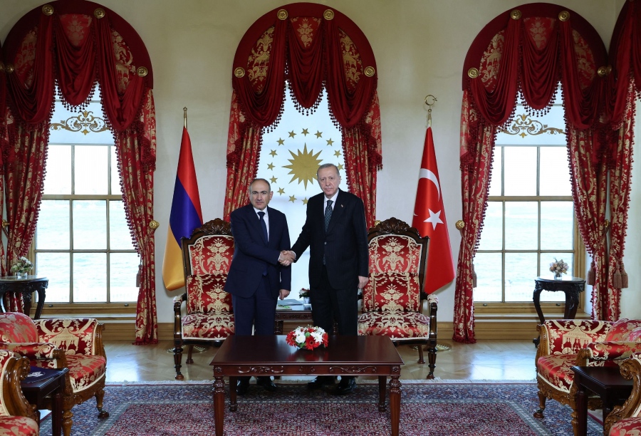 Ιστορική συνάντηση Erdogan - Pashinyan: Εξομαλύνονται οι σχέσεις Τουρκίας – Αρμενίας