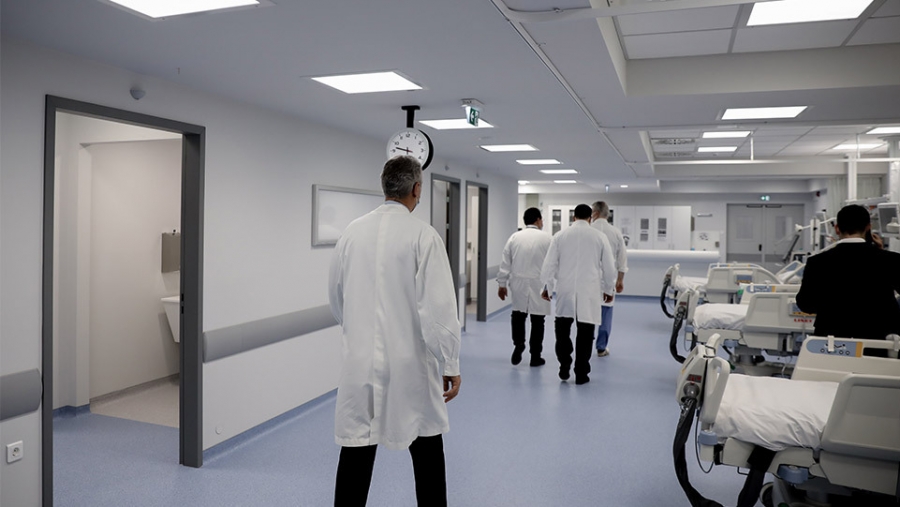 Ανακαλούνται όλες οι άδειες υγειονομικών - Από 1/9 και μέχρι νεωτέρας, δεν θα μπορούν να απουσιάσουν