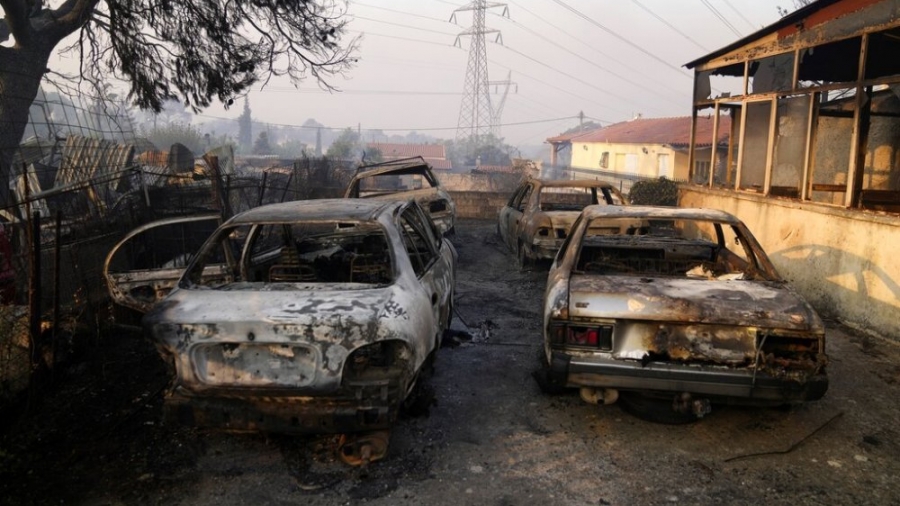 Η επόμενη μέρα στη Βαρυμπόμπη - Στάχτες και αποκαΐδια, οι περιουσίες των κατοίκων