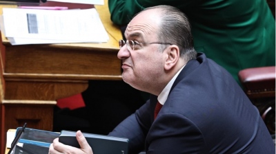 Αδιόρθωτος ο Λαζαρίδης - «Καρφώνει την επιλαχούσα βουλευτή της ΝΔ, Κόλλια, για το οικογενειακό ρουσφέτι