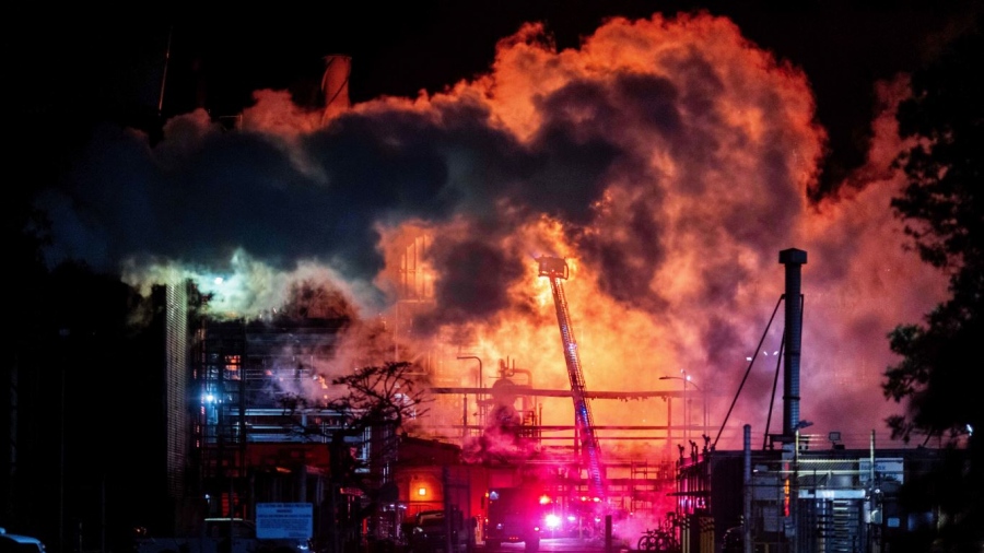 Πρωτοφανής επίθεση στην καρδιά της Ευρώπης - Έκρηξη σε διυλιστήριο στη Μπρατισλάβα με οσμή ουκρανικού σαμποτάζ