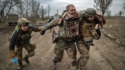 Καμία στρατηγική σκέψη πλέον στην Ουκρανία - Θυσιάζουν στρατιώτες για να υψώσουν σημαίες σε ρωσικές πόλεις (vid)