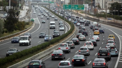 Πολύ αυξημένη κίνηση στην εθνική οδό Αθηνών - Κορίνθου