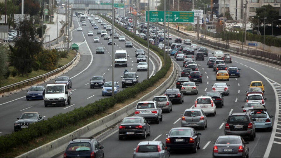 Πολύ αυξημένη κίνηση στην εθνική οδό Αθηνών - Κορίνθου