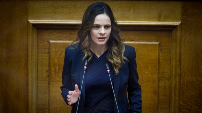 Αχτσιόγλου (ΣΥΡΙΖΑ-ΠΣ): Η κυβέρνηση - χορηγός χρυσών μπόνους σε στελέχη από ΔΕΗ έως τράπεζες, χλευάζει τις ανάγκες των πολλών