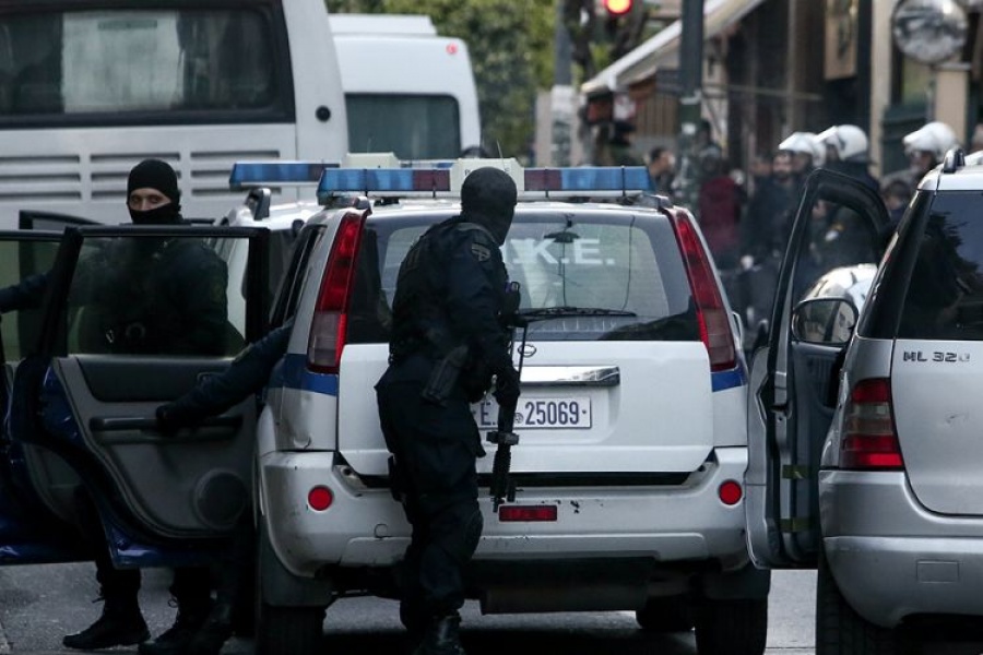 Νέα αστυνομική επιχείρηση παρουσία εισαγγελέα σε πολυκατοικία στα Εξάρχεια