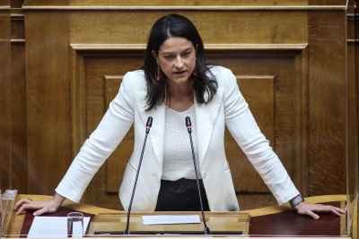 Μεγάλη αποδοχή για το εργασιακό της Νίκης Κεραμέως – Πέρασαν τα μισά άρθρα με πάνω από 180 ψήφους