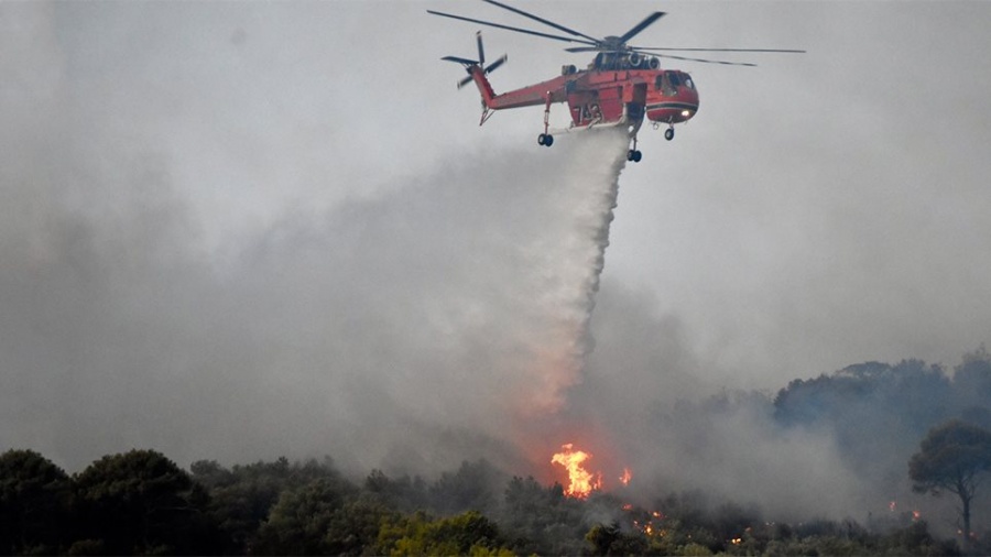 Σε ύφεση η φωτιά στη Νέα Μάκρη – Εκκενώθηκαν προληπτικά οικισμοί – Καταγγελίες για εμπρησμό