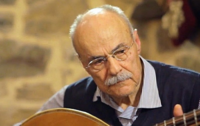 Πέθανε ο Γιάννης Ξυλούρης (Ψαρογιάννης) στα 83 – Θλίψη στα Ανώγεια για τον κορυφαίο λαουτιέρη