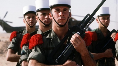 Φόβος μήπως γίνουν στόχος: Γάλλοι στρατηγοί επινόησαν έναν τρόπο να... εξαφανιστούν από το πεδίο της μάχης