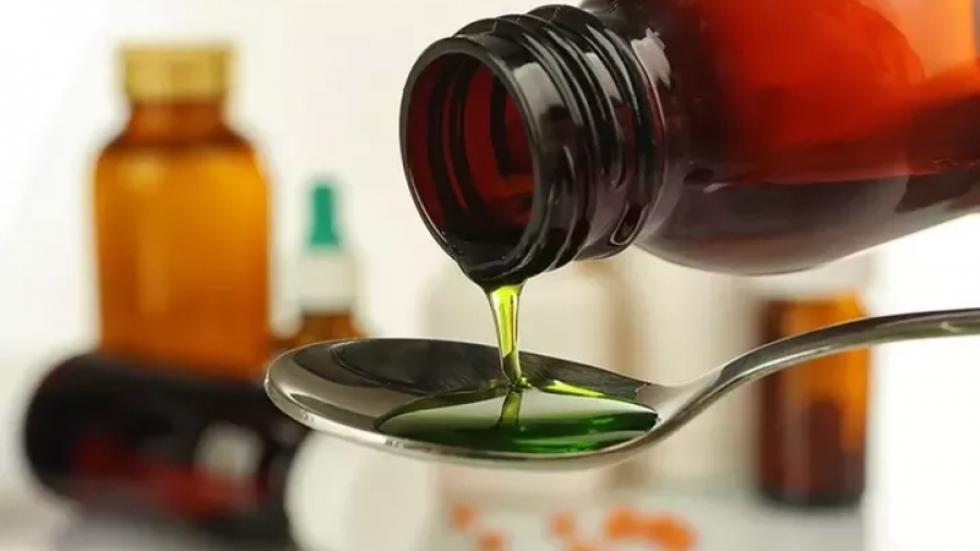 Ινδία: Έλεγχοι σε όλα τα σιρόπια για τον βήχα, μετά τους θανάτους δεκάδων παιδιών