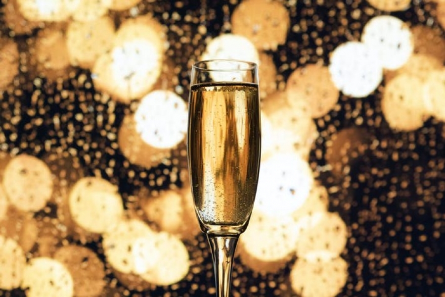 Γιατί οι πωλήσεις σαμπάνιας έφτασαν στο ιστορικό  ρεκόρ των 6,2 δισ. δολ. το 2021 -  «Τρελές» αποδόσεις για τους επενδυτές