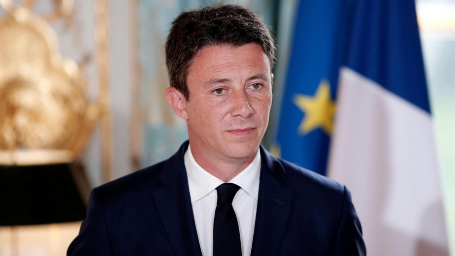 Γαλλία: Τα «κίτρινα γιλέκα» εισέβαλαν με μηχάνημα εργοταξίου στα γραφεία του κυβερνητικού εκπροσώπου