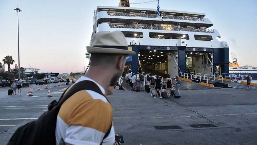 Αυξημένη η κίνηση στα λιμάνια: Αναχώρησαν πάνω από 61.000 επιβάτες - 23 δρομολόγια από Πειραιά