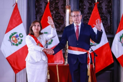 Boluarte (Πρόεδρος Περού): Διόρισε πρωθυπουργό έναν πρώην εισαγγελέα με ειδίκευση στην καταπολέμηση της διαφθοράς