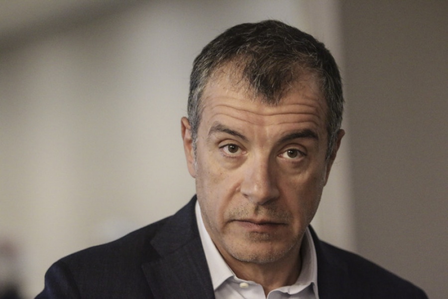 Θεοδωράκης:  Συμφέρον μας να δημιουργήσουμε τις Ηνωμένες Πολιτείες της Ευρώπης, να μην κλειστούμε στα σύνορα μας