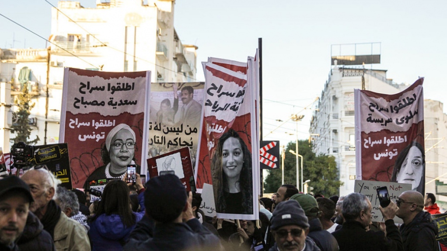 Ξεκίνησε η δίκη εργαζομένων σε ΜΚΟ στην Τυνησία που κατηγορούνται για διακίνηση μεταναστών