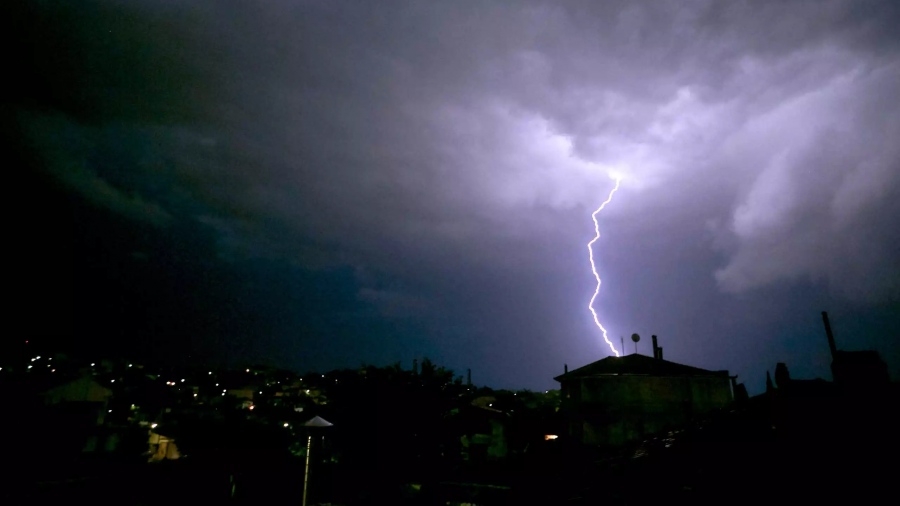 Έκτακτο δελτίο της ΕΜΥ για σφοδρές καταιγίδες – Που θα “χτυπήσουν” τα φαινόμενα τις επόμενες ώρες