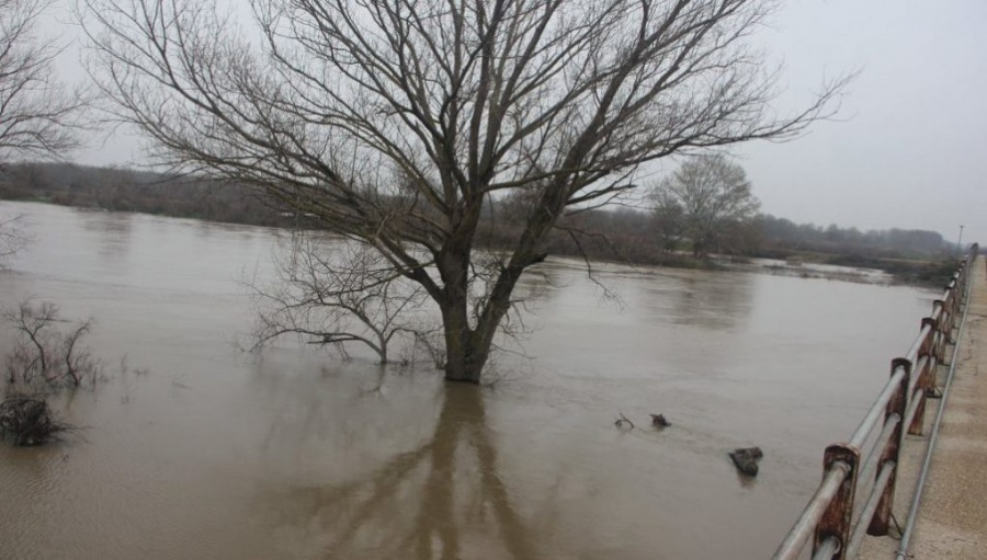 Σε επιφυλακή ο Έβρος - Ανεβαίνει επικίνδυνα η στάθμη του ποταμού μετά τα χιόνια και τις καταρρακτώδη βροχές