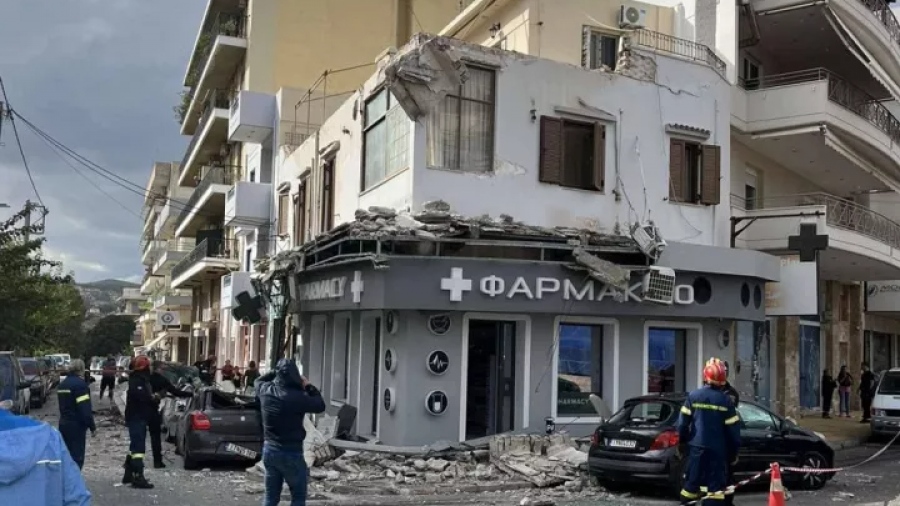 Λαύριο: Κατέρρευσαν... μπαλκόνια - Εκτεταμένες ζημιές