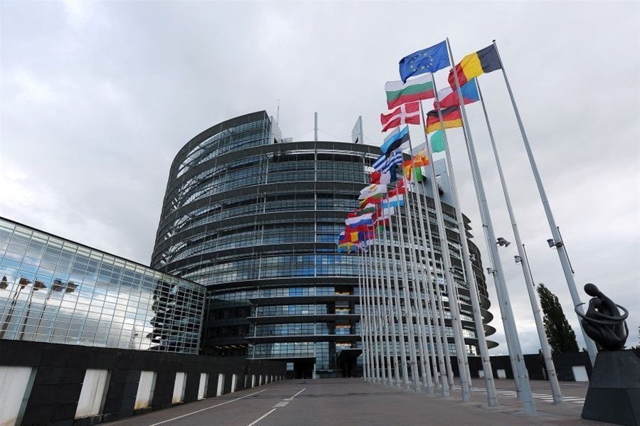 Ευρωπαϊκό Κοινοβούλιο: «Πράσινο φως» για μείωση των εκπομπών αερίων κατά 60% έως το 2030