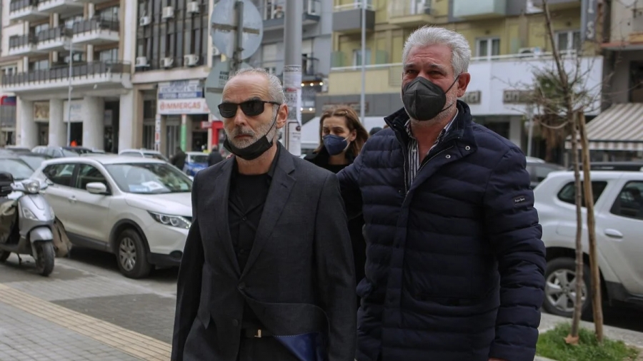 Σκηνές αρχαίου δράματος στη δίκη για τον Άλκη Καμπανό: «Μην με χτυπάτε άλλο» φώναζε ο πατέρας του - Ξέσπασαν σε λυγμούς