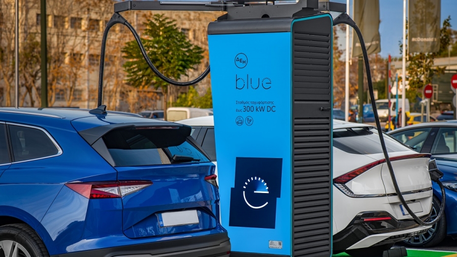 ΔΕΗ blue: Πάνω από 1.500 σημεία φόρτισης και περισσότερα από 80 σημεία ταχυφόρτισης πανελλαδικά