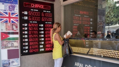 Τουρκία: Αυξάνονται από τον Οκτώβριο τα επιτόκια για τις πιστωτικές κάρτες