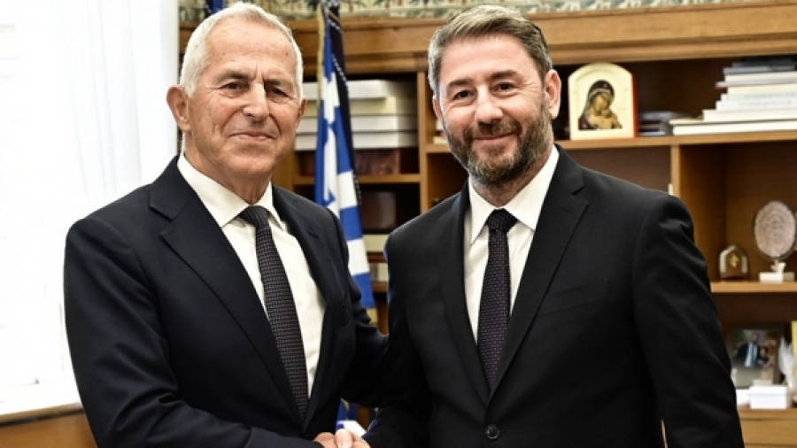 Στο ΠΑΣΟΚ ο Ευάγγελος Αποστολάκης - Ανδρουλάκης: Θα συμβάλλει στον αγώνα μας για πολιτική αλλαγή
