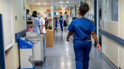 Υγειονομικός συναγερμός στην Αγγλία - Έκρηξη κρουσμάτων νοροϊού γεμίζει τα νοσοκομεία