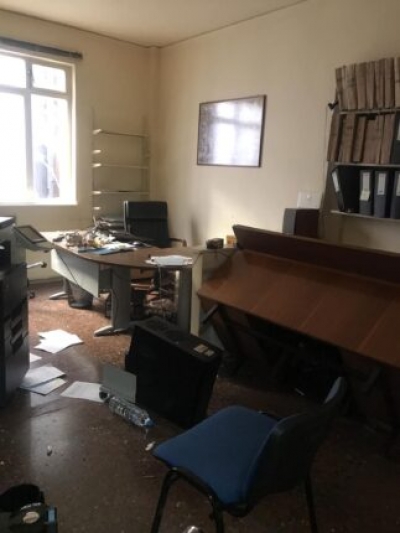 Επίθεση Ρουβίκωνα στο γραφείο του δικαστικού επιμελητή που έκανε την έξωση της Κολοβού - Τα έκαναν γυαλιά - καρφιά