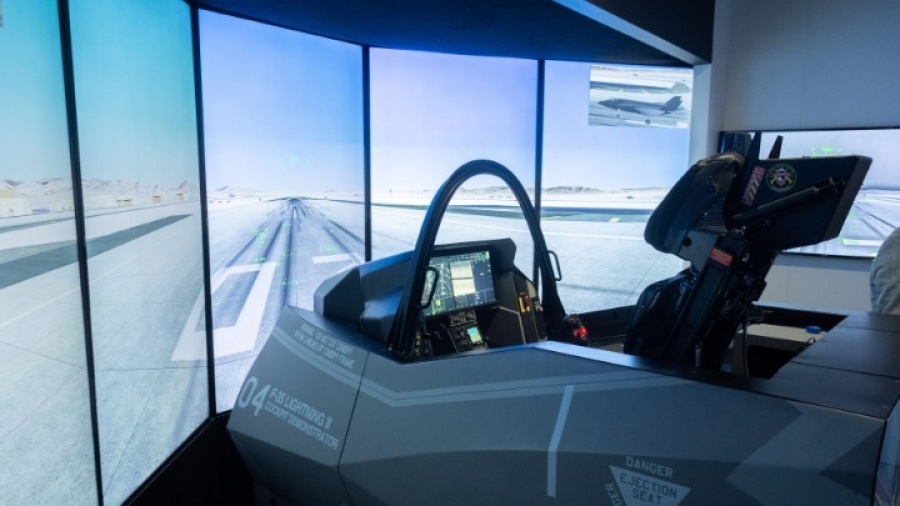Πιλοτάρωντας το F-35 μέσω του πλέον εξελιγμένου προσομοιωτή πτήσης