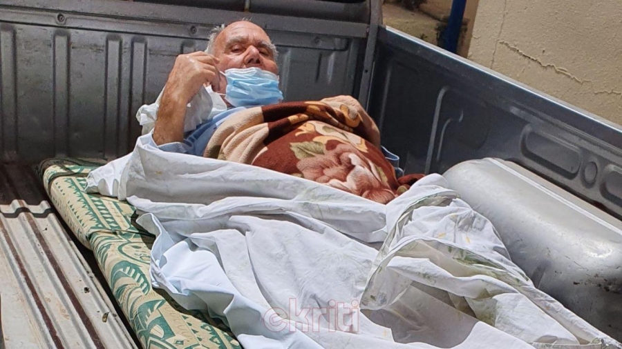 Ελλάδα 2022: Απίστευτο περιστατικό στην Κρήτη - Μετέφεραν ασθενή σε καρότσα αγροτικού - Δεν υπήρχε ασθενοφόρο