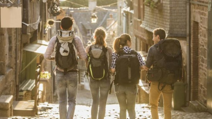 Φθινόπωρο 2025: Η Gen Z καθορίζει τις νέες ταξιδιωτικές τάσεις
