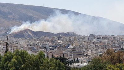 Μεγάλη πυρκαγιά στον Βύρωνα – Επιχειρούν ισχυρές δυνάμεις της Πυροσβεστικής