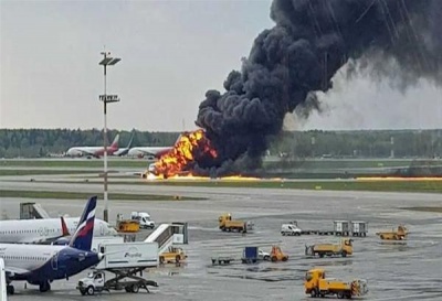 RT: 13 νεκροί και αγνοούμενοι από το φλεγόμενο αεροπλάνο στην Μόσχα