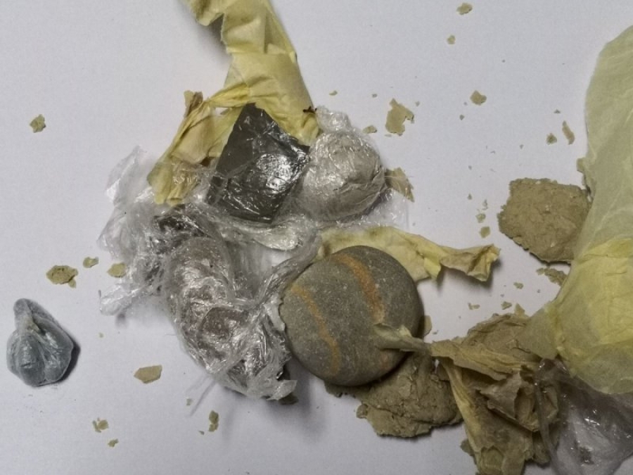 Πέταξαν... ηρωίνη και ναρκωτικά χάπια μέσα στο προαύλιο των φυλακών Κορυδαλλού