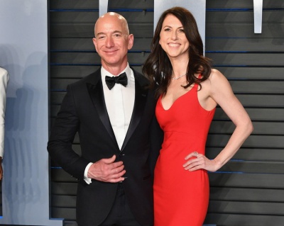 Η πρώην σύζυγος του Jeff Bezos δωρίζει τη μισή περιουσία της σε φιλανθρωπίες