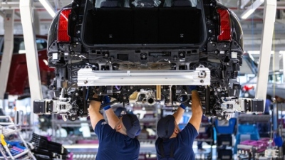 EKT: Ελπίδα για την αποκλιμάκωση του πληθωρισμού το... φρένο στην άνοδο των μισθών