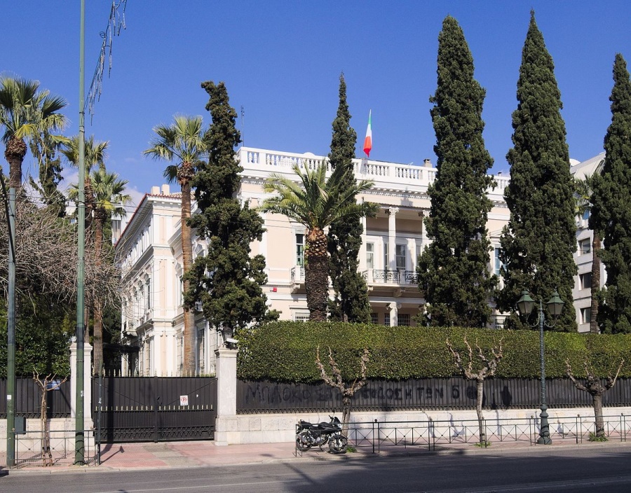 Εισβολή αγνώστων στην ιταλική πρεσβεία της Αθήνας
