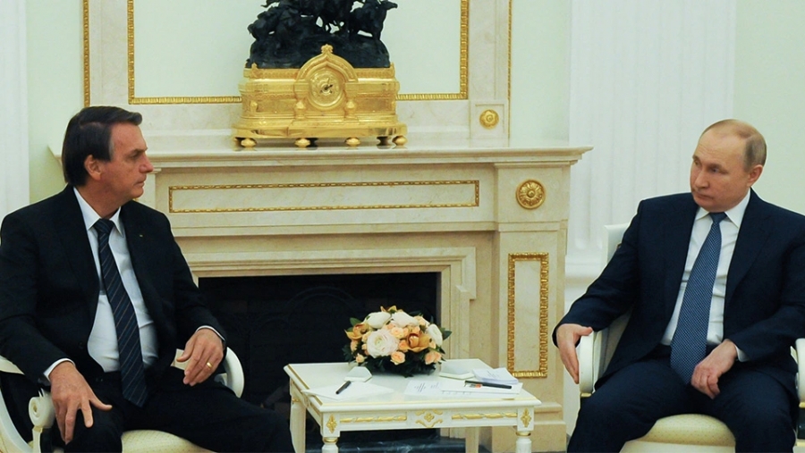 Θερμή υποδοχή Putin σε Bolsonaro - Δεν τον έβαλε στο... 6μετρο τραπέζι